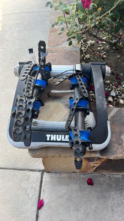 Thule Raceway Pro 3-bike rear trunk mounted rack.