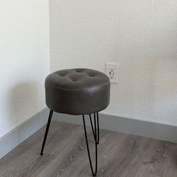 Modern Small Ottoman with Metal Legs – Excellent Condition