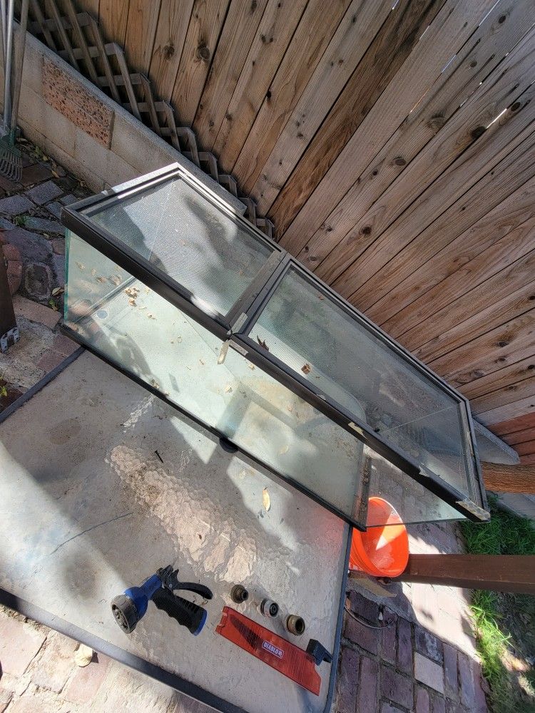 Reptile Or Fish Tank Plus Heat Lamp