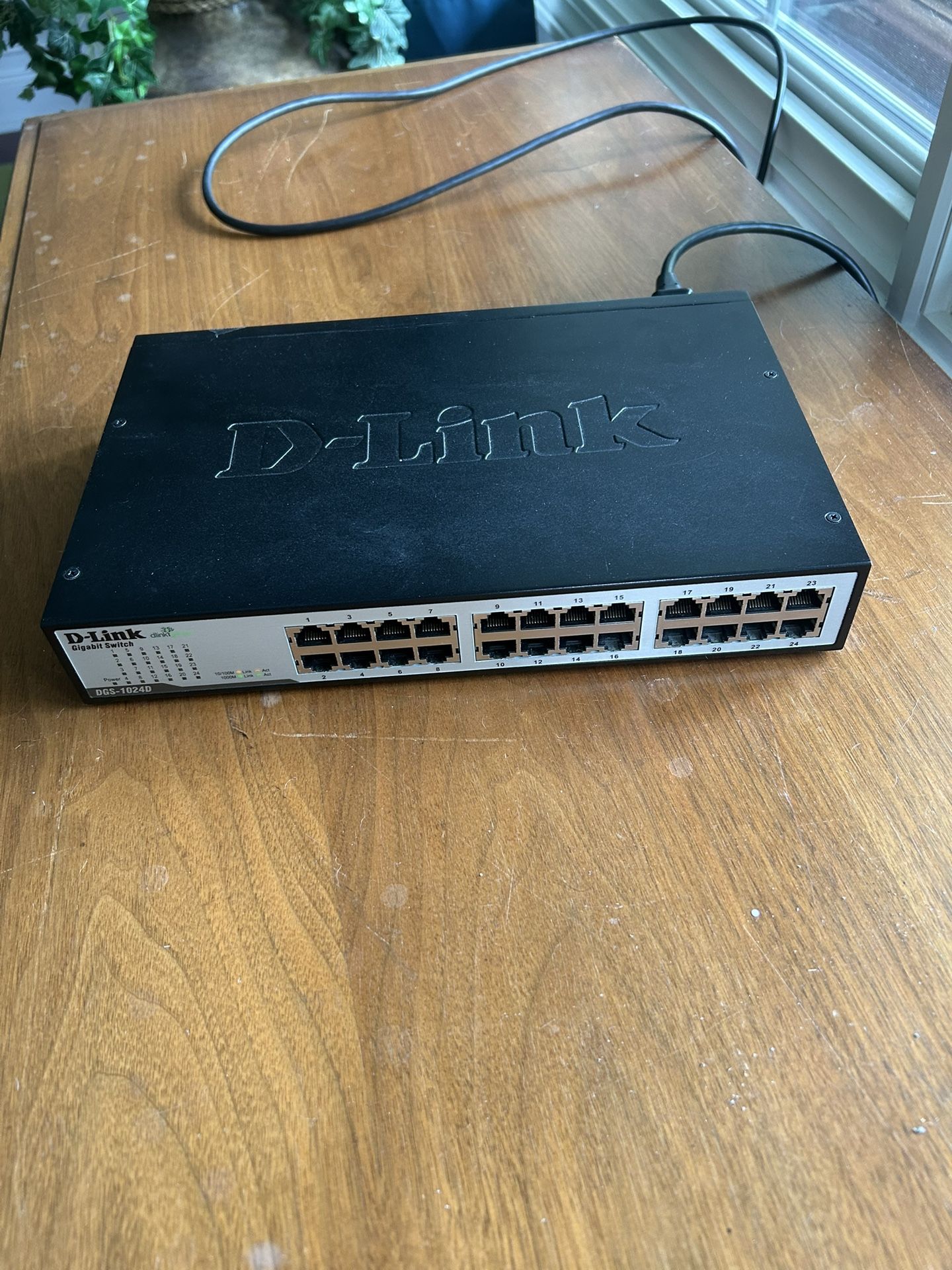 D-Link Gigabit 24 Port unmanaged network switch. Model DGS-1024D. Comes with 9/ Nine: 5’ foot, RJ45 patch cables.  In good condition. Reason for selli