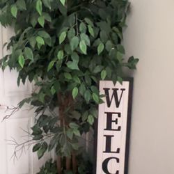 Artificial Tree & Welcome Board 