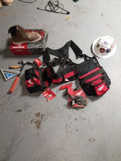 Construction tool belt with tools