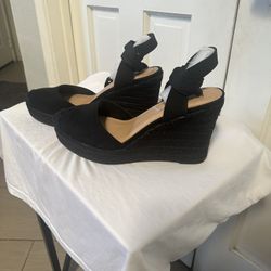 WOMENS SHOES Size 10 M 