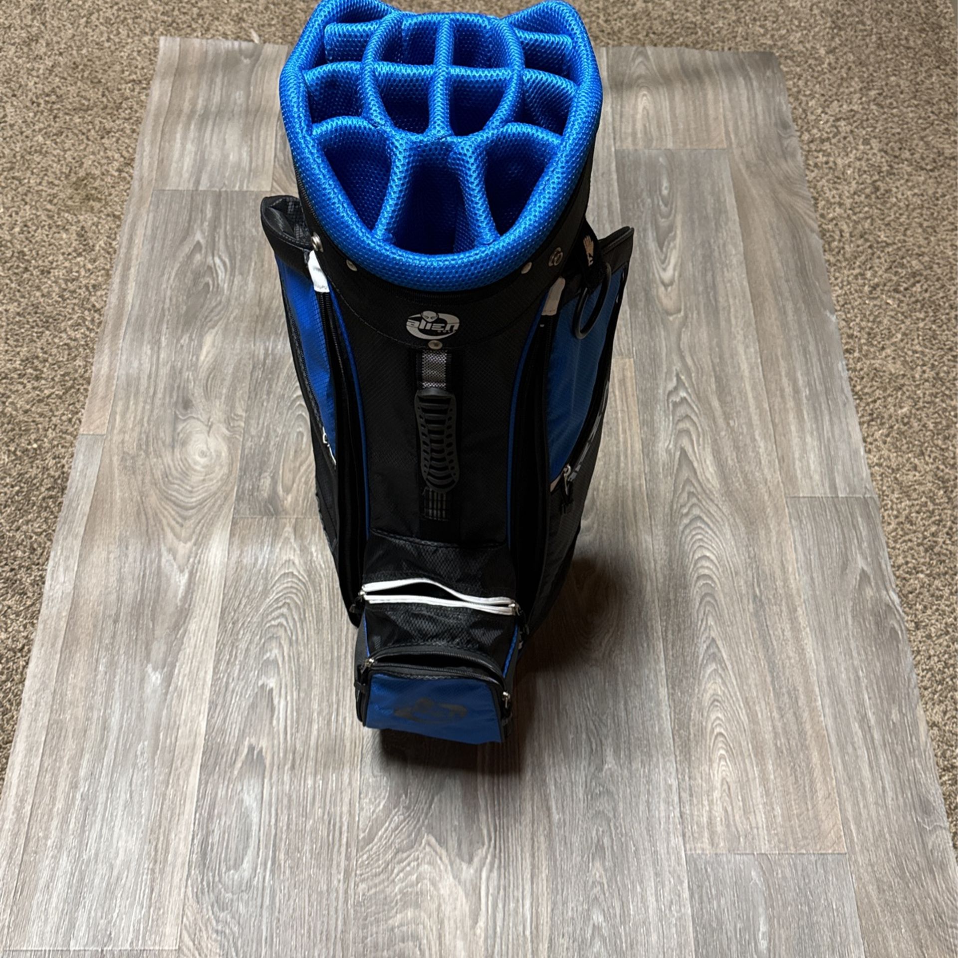 Alien Golf Bag. 14 Club Divider. New