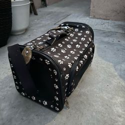 Pet carrier