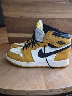 Air Jordan 1 High Yellow Ochre Sneakers