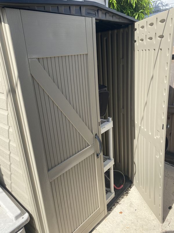 rubbermaid shed 6ft tall by 4 1/2 wide by 3 ft deep for