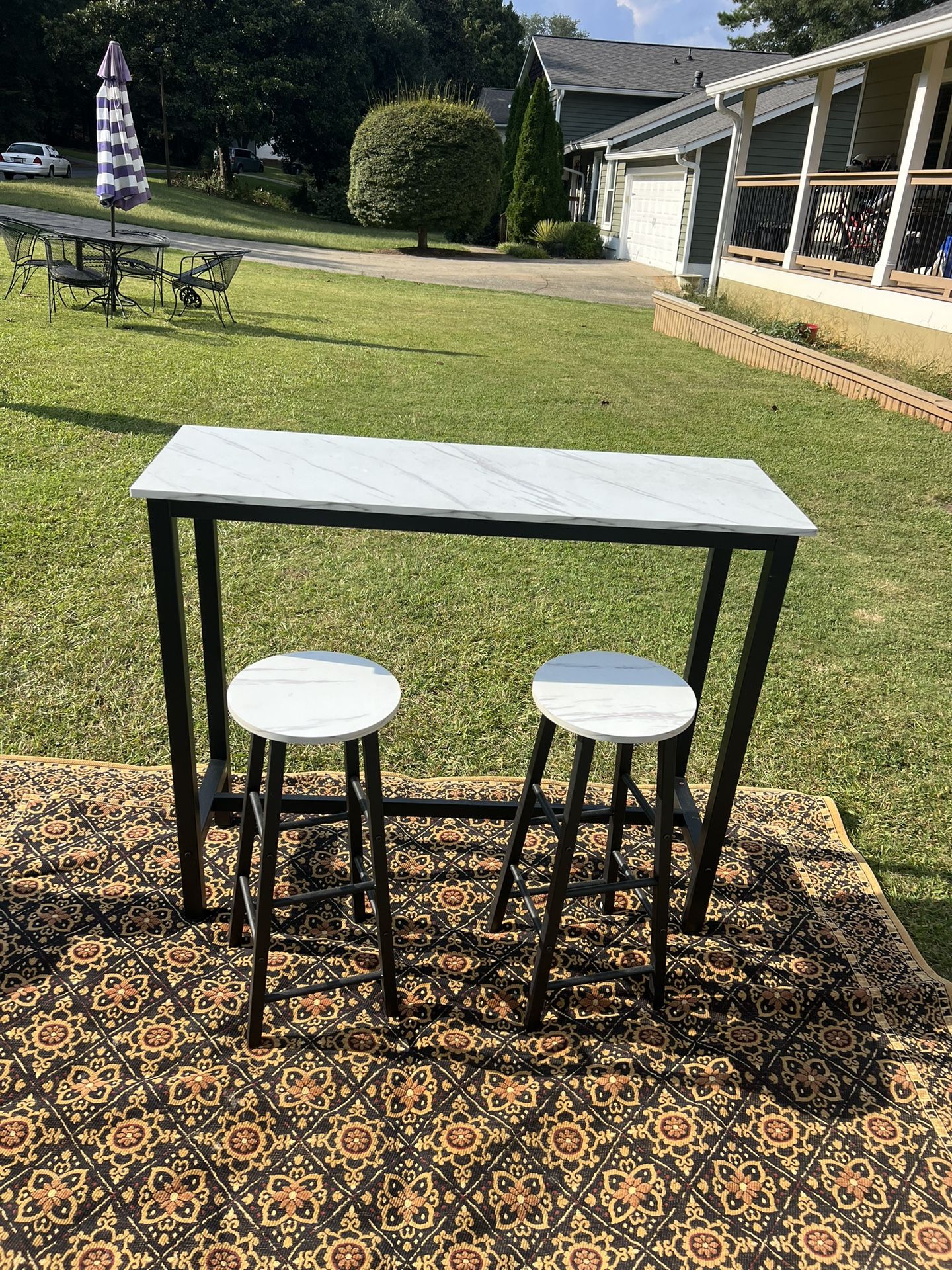 Bar Height Table 2 Stools