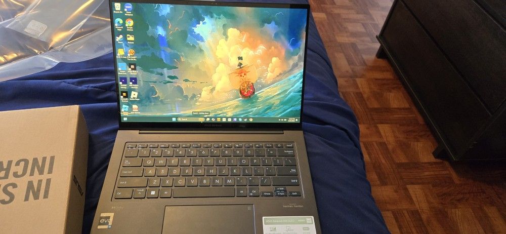 ASUS Zenbook ALMOST NEW CONDITION
