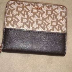 Womens DK wallet 