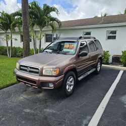 03 Nissan Pathfinder SE 
