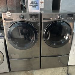 LG FRONTAL WASHER & GAS DRYER SET WITH PEDESTALS 