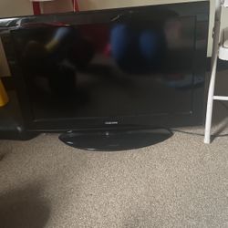 32 IN Toshiba Tv $40
