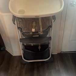 Graco Foldable High Chair – Clean & in Great Condition 