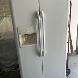 Frigidaire Refrigerator 