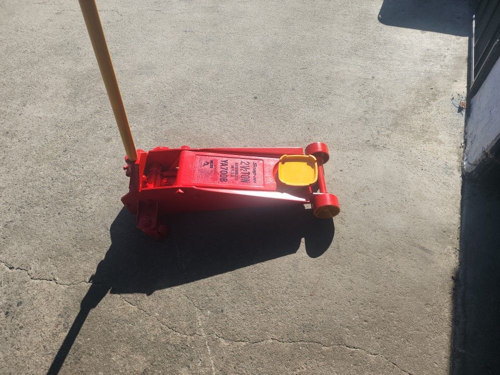 Snap On YA700b 2 1/2 Professional Floor Jack