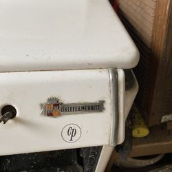 Okeefe & Meritt Gas Stove