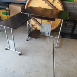 Corner computer Desk