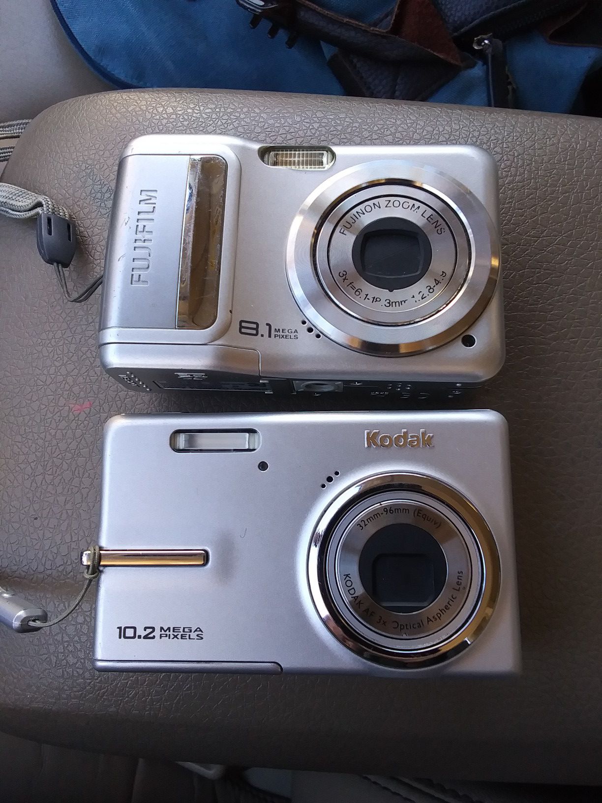 2 digital cameras