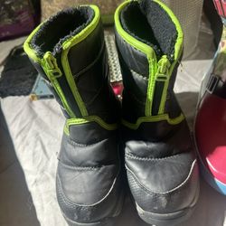 Kids snow boots five dollars