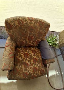 FREE  COMFY CHAIR