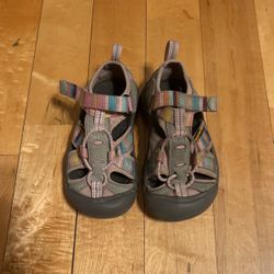 Girl Keen Shoes size 9 