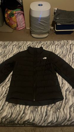 Woman’s north face puffer size m