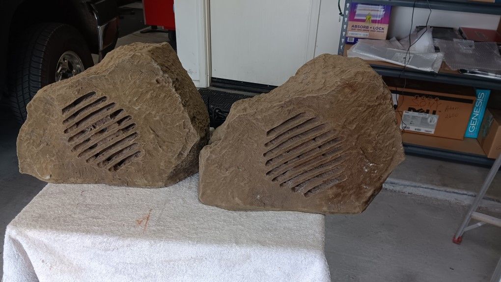 Outdoor Rock Looking Speakers W/ Wire