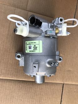HONDA AC COMPRESSOR (ORIGINAL )