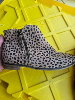 Girls Cheetah boots