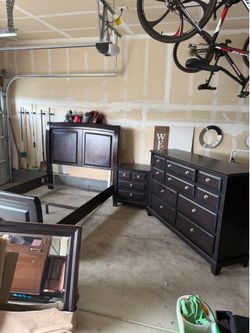 4 piece Queen bedroom set