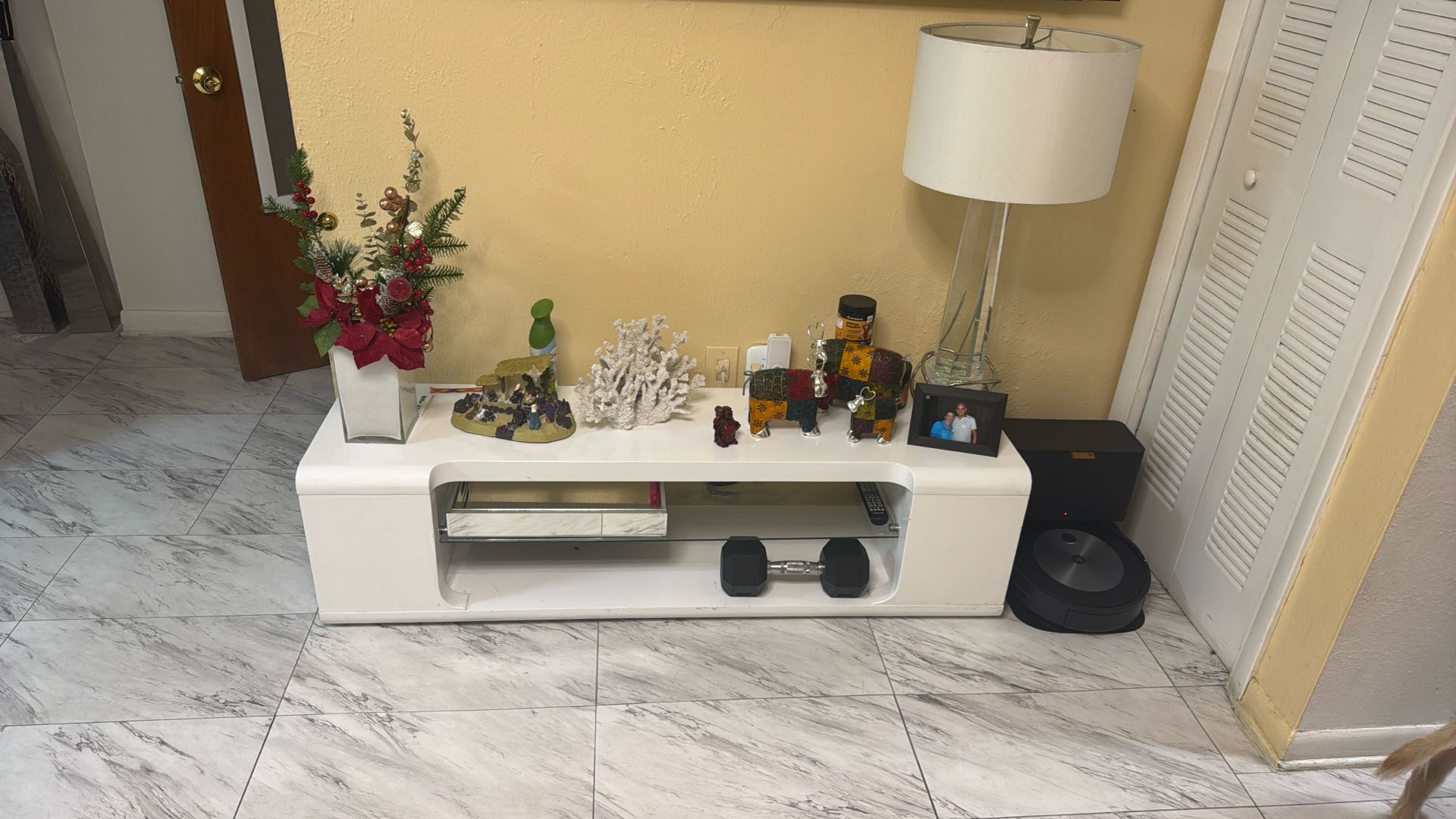 Modern TV Stand, 59 Inch, Console, Media Entertainment Center, Storage Shelves, Living Room, Bedroom, Glossy White Laminate, Clear Tempered Glass, Con