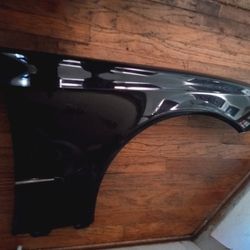 THIS IS A PASSENGER FENDER FOR MERCEDES BENZ 2003