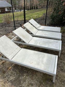 (4) Outdoor White Modern Pool Chaises