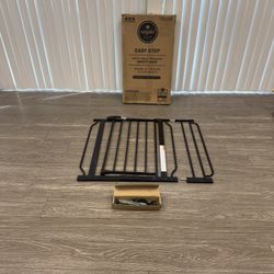 $25 #1160 (30” Tall X 29-38.5” Wide) Regalo Safety Gate With Locking Door For Baby Toddler Or Dog