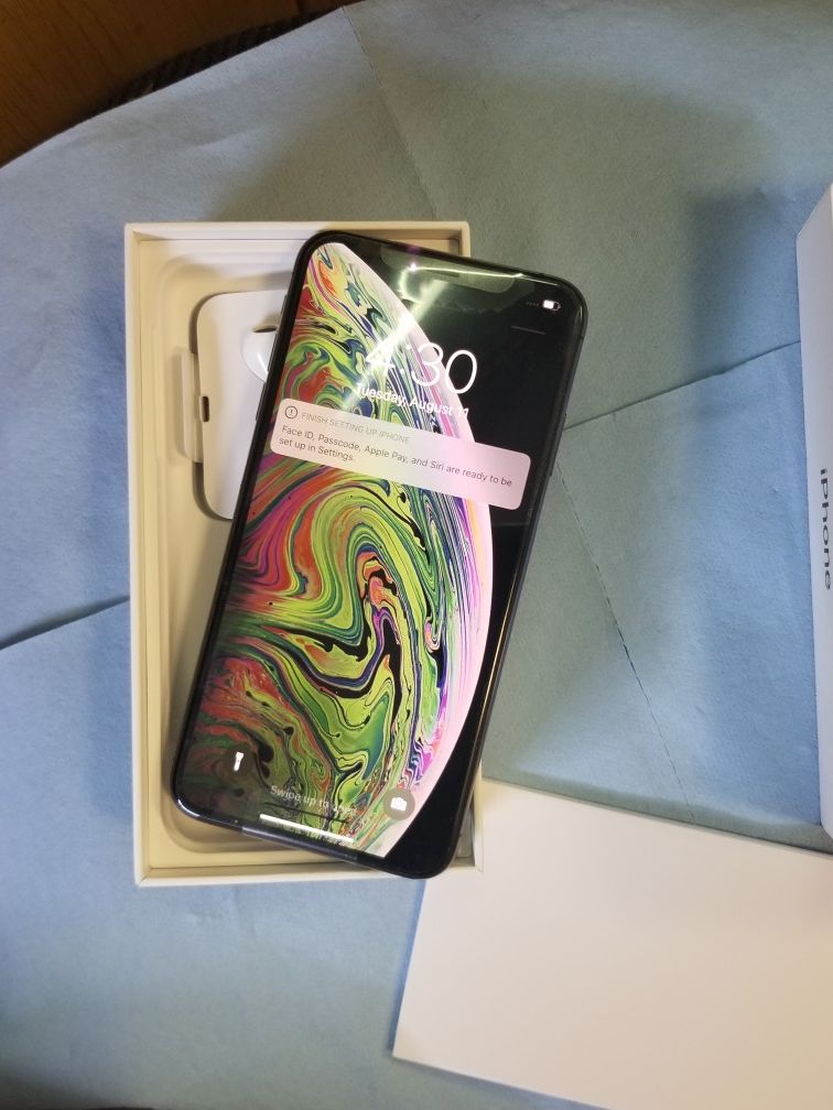 Iohone xs max unlocked like new