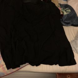 I am selling a black skirt it’s 3X And never been used