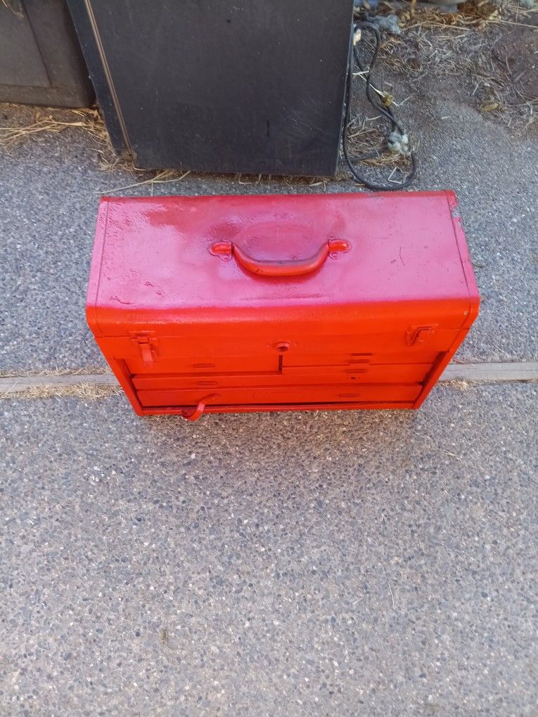 VINTAGE TOOL BOX