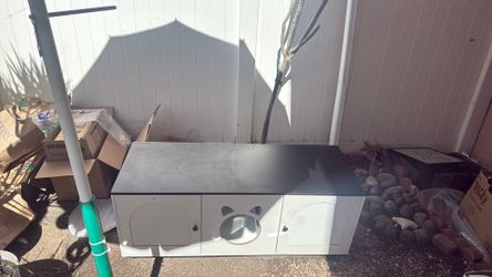 Cat litterbox cabinet