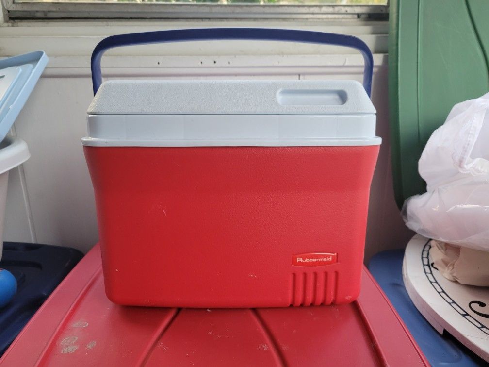 Rubbermaid Cooler With Handle 