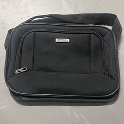 American Tourister Black Zippered Laptop/Carry On/Travel Bag Lg Front Pocket
