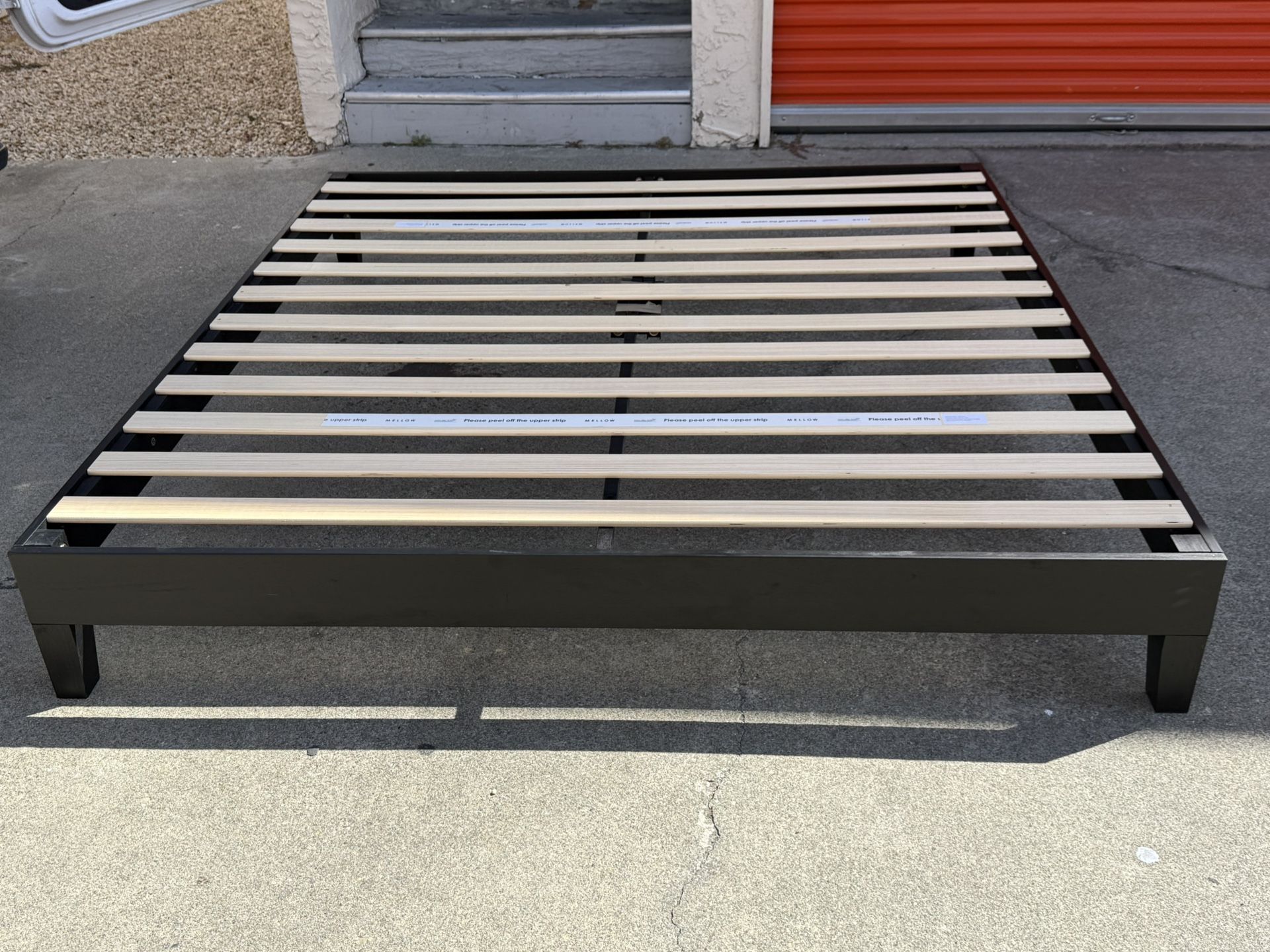 bed frame with slats 
