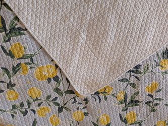 STUNNING, KING SIZE QUILT FROM "THE FARMHOUSE" Design ,Cotton, No Stains Not Faded