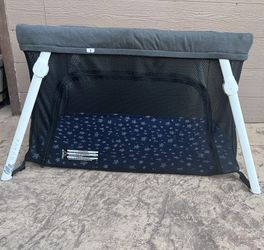 Guava Family lotus travel crib Lightweight