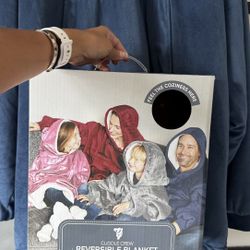 REVERSIBLE BLANKET HOODIE 