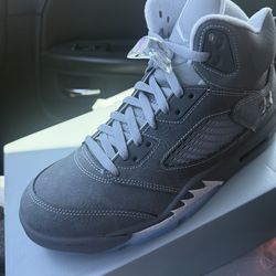 Wolf grey Retro Jordan 5s