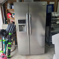 ❄️ Frigidaire Gallery Stainless Steel Side-by-Side Refrigerator – Fully Working ❄️