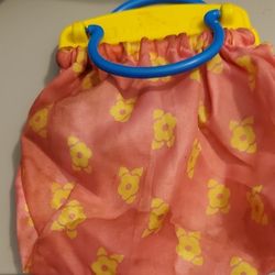 Playschool Baby's First Purse is a cute and educational toy designed for young children. This  is  a great addition to any baby's playtime.