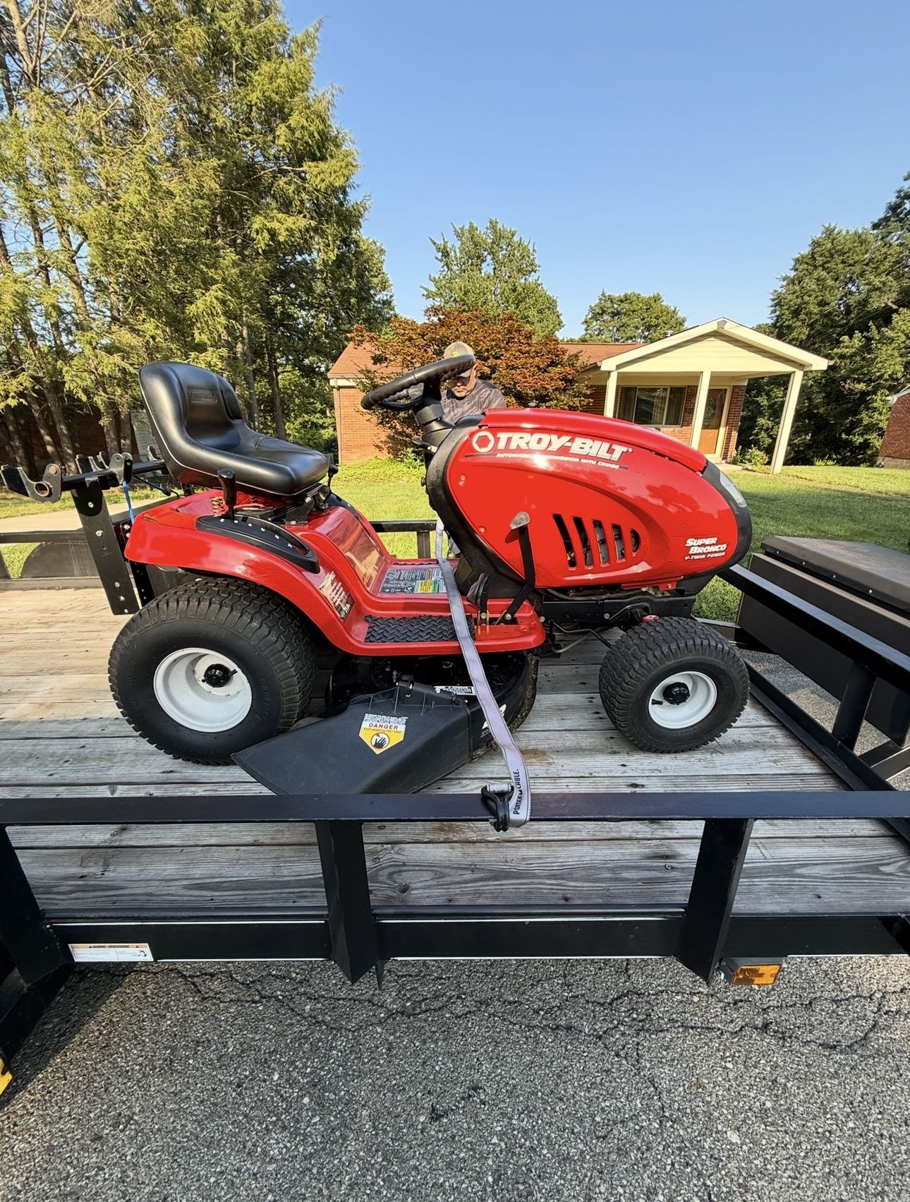 Riding lawnmower