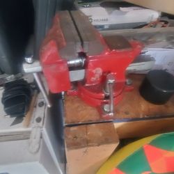 Bench Vise